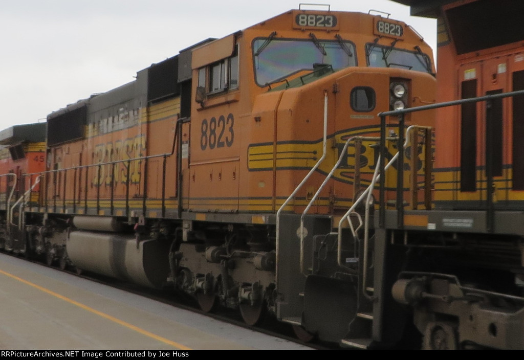 BNSF 8823